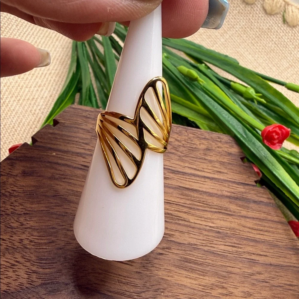 6.5 Elegant Gold Butterfly Ring
